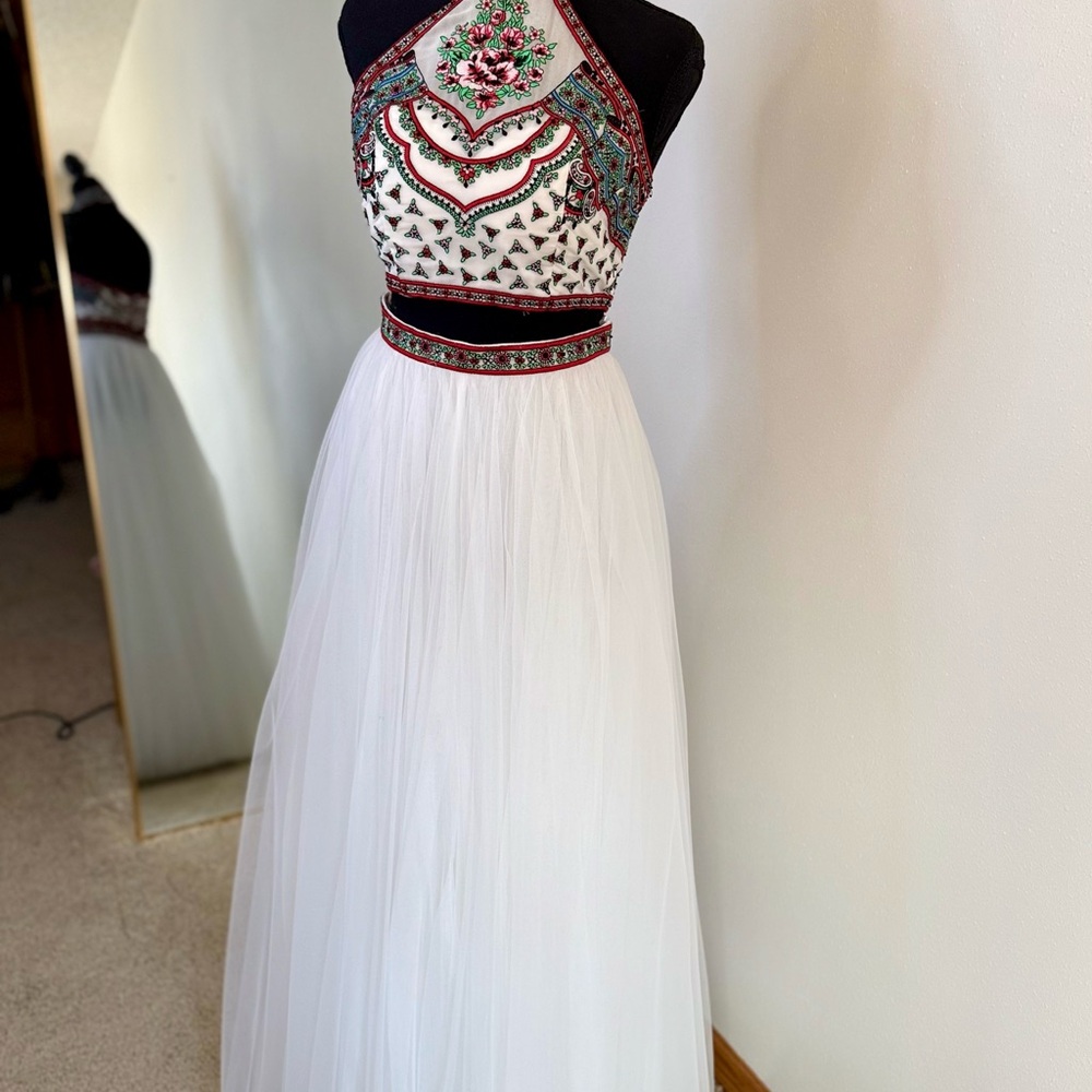 Sherri Hill 72171 Prom Pageant Dress Size 4 Beaded Halter White Tulle Ball Gown - Picture 4 of 15